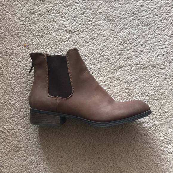 DLG - brown booties - Picture 1 of 3
